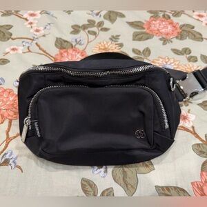 lululemon athletica everywhere 4L belt bag
